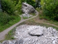 Wenn der vordere Brocken zerlegt und verarbeitet wurde, öffnet sich an dieser Stelle wieder der Burghof. (© Andreas Herrmann)